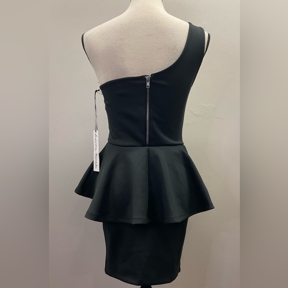 Lovers + Friends One Shoulder Peplum Dress - Picture 3 of 8